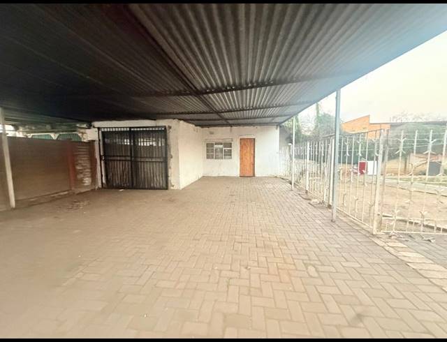 8 BEDROOM HOUSE FOR SALE IN VANDERBIJLPARK CW 3